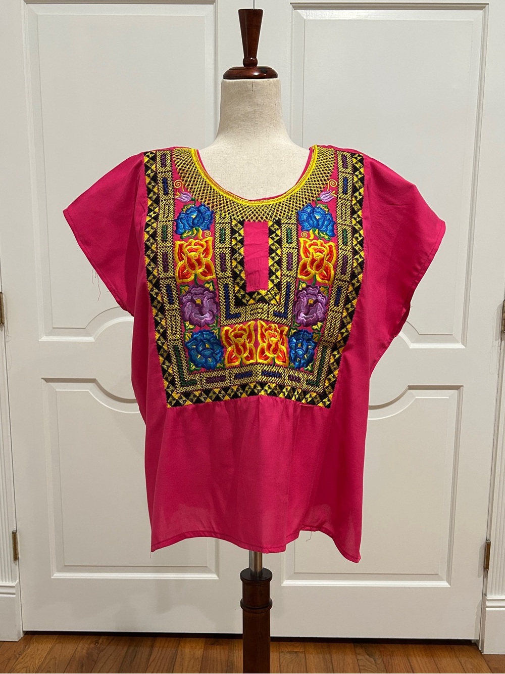 Mexican Frida-style blouse. Oaxaca Embroidery top.